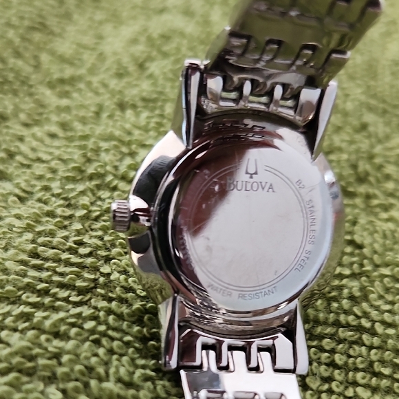 Bulova Ladies Vintage C835131 Watch - Diamond Markers and MOP Face - Picture 8 of 11